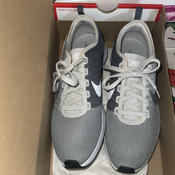 Women’s Nike DualTone Racer Sneaker Size 9 - Picture 3 of 6